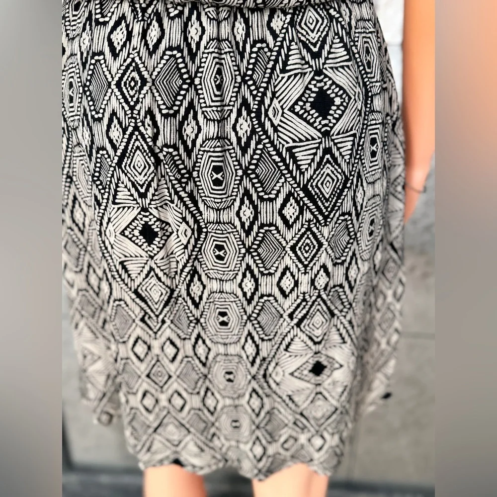 Lucky Brand Black and White Geometric Dress Excellent Condition - Picture 15 of 15